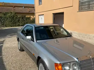 Usata Mercedes 200 109 CV (80 kW) 1992 Grigio Coupé
