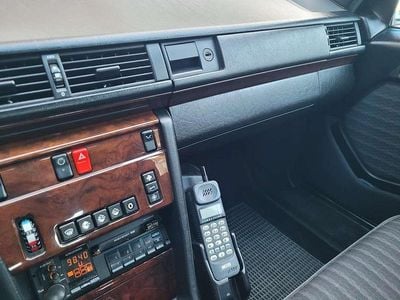 Usata Mercedes E200 122 CV (89 kW) 1992 Nero Berlina