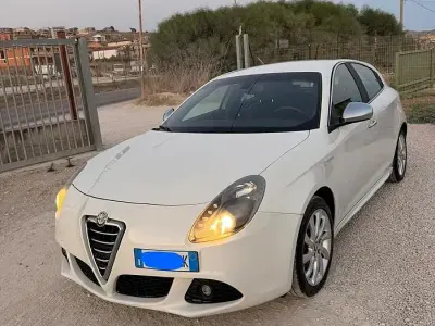 Usata Alfa Romeo Giulietta 105 CV (77 kW) 2011 Bianco Utilitaria