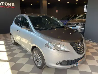 Usata Lancia Ypsilon S 69 CV (50 kW) 2011 Bicolor Utilitaria