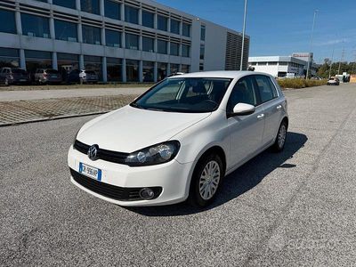 Usata VW Golf VI Comfortline 105 CV (77 kW) 2010 Bianco Utilitaria