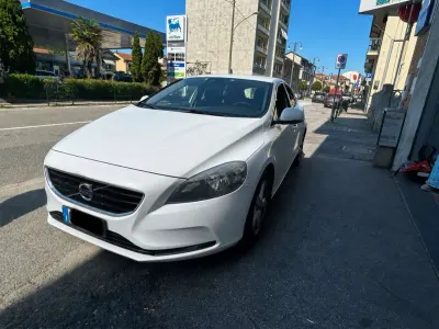 Usata Volvo V40 R-Design Momentum 150 CV (110 kW) 2013 Bronzo Berlina