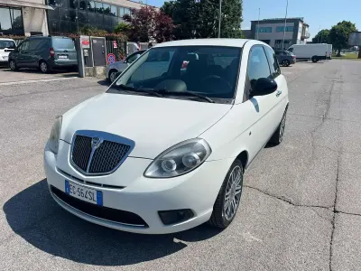 Usata Lancia Ypsilon Platinum 75 CV (55 kW) 2011 Bianco Utilitaria
