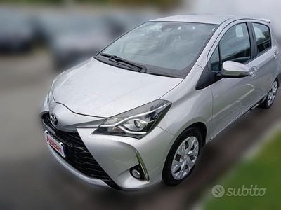 Begagnad Toyota Yaris Active 69 HK (50 kW) 2018 Grå Sedan