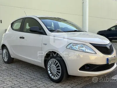 Begagnad Lancia Ypsilon S 69 HK (50 kW) 2019 Vit Halvkombi