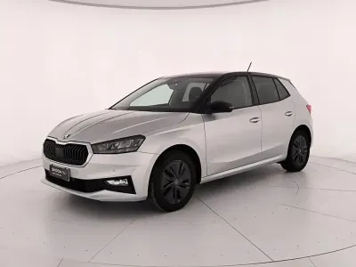 Usata Skoda Fabia 80 CV (58 kW) 2025 Argento brillante metallizzato nero tulipano perlato Utilitaria