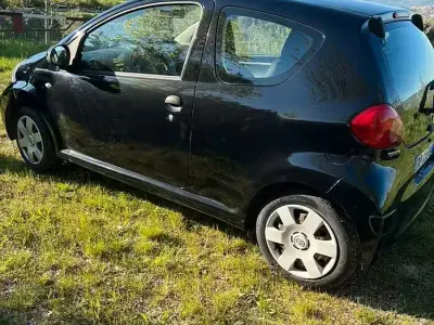 Usata Toyota Aygo 68 CV (50 kW) 2008 Nero Utilitaria