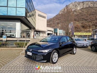 Usata VW Golf VIII Life 116 CV (85 kW) 2025 Nero Utilitaria