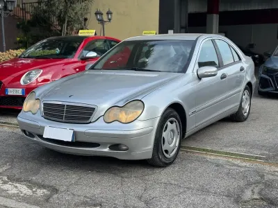 Usata Mercedes C180 Elegance 129 CV (94 kW) 2001 Grigio Berlina