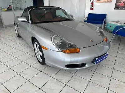 Second-hand Porsche Boxster 220 CP (161 kW) 2000 Argintiu Cabrio