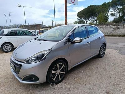Usata Peugeot 208 Allure 75 CV (55 kW) 2018 Argento Utilitaria