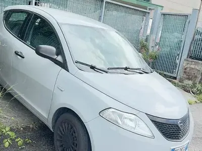 Usata Lancia Ypsilon 60 CV (44 kW) 2018 Grigio Utilitaria