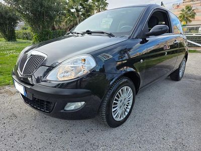 Usata Lancia Ypsilon 70 CV (51 kW) 2005 Grigio Utilitaria