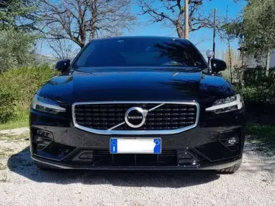 Usata Volvo S60 R-Design 250 CV (183 kW) 2020 Nero Berlina