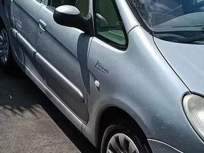 Usata Citroën Xsara Picasso 90 CV (66 kW) 2004 Grigio Monovolume
