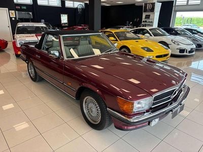 Begagnad Mercedes SL500 245 HK (180 kW) 1986 Röd Cab