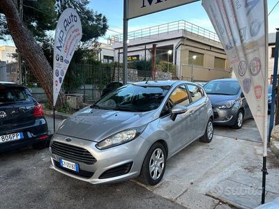 Usata Ford Fiesta Business Edition 96 CV (70 kW) 2014 Grigio Utilitaria