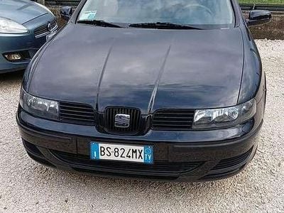 Usata Seat Leon 75 CV (55 kW) 2001 Nero Utilitaria