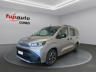Nuova Toyota Proace Verso City 130 CV (95 kW) 2026 Silver met Station wagon