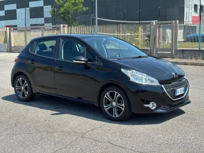 Usata Peugeot 208 Active 82 CV (60 kW) 2014 Nero Utilitaria