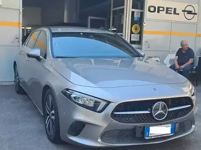 Usata Mercedes A180 116 CV (85 kW) 2019 Grigio Berlina