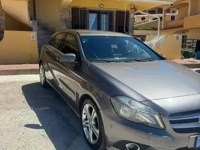 Usata Mercedes A180 109 CV (80 kW) 2013 Grigio Berlina