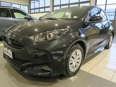 Usata Toyota Yaris Hybrid Active 92 CV (67 kW) 2025 Nero Berlina