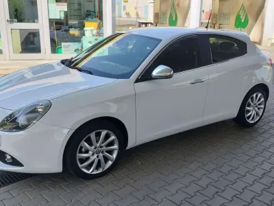 Usata Alfa Romeo Giulietta Super 120 CV (88 kW) 2016 Bianco Utilitaria