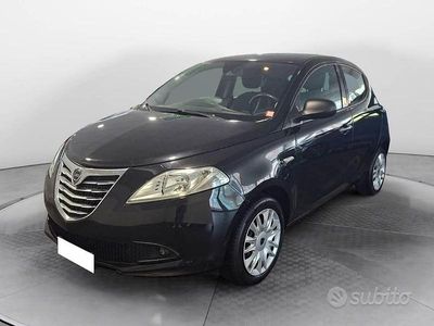 Usata Lancia Ypsilon Silver 69 CV (50 kW) 2016 Nero Utilitaria