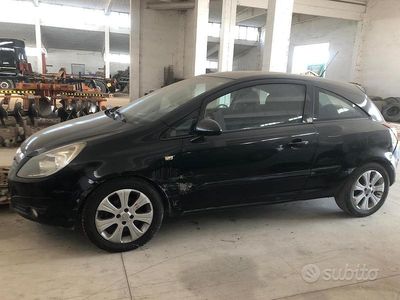 Usata Opel Corsa Club 75 CV (55 kW) 2008 Utilitaria