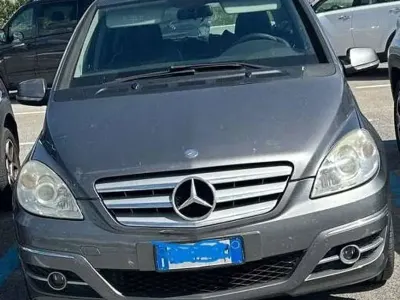 Usata Mercedes B180 Executive 109 CV (80 kW) 2011 Grigio Monovolume
