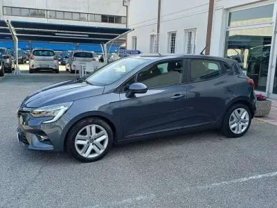Usata Renault Clio V Business 90 CV (66 kW) 2022 Grigio Berlina