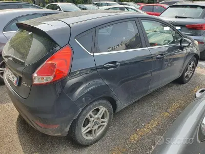Usado Ford Fiesta Titanium 75 CV (55 kW) 2014 Negro Utilitario