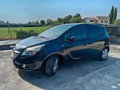 Usata Opel Meriva Cosmo 95 CV (69 kW) 2015 Nero Monovolume
