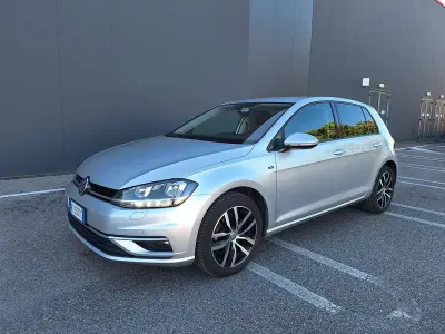 Second-hand VW Golf VII Join 116 CP (85 kW) 2018 Argintiu Berlinǎ