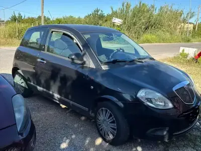 Usata Lancia Ypsilon 60 CV (44 kW) 2010 Nero Utilitaria