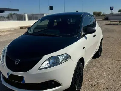 Usata Lancia Ypsilon 80 CV (58 kW) 2015 Utilitaria