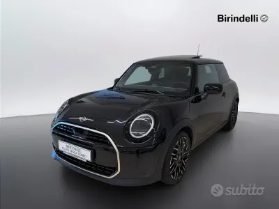 Usata Mini Cooper Favoured 156 CV (114 kW) 2024 Midnight black metallizzato Utilitaria