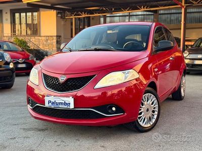 Usata Lancia Ypsilon Gold 69 CV (50 kW) 2016 Rosso Utilitaria
