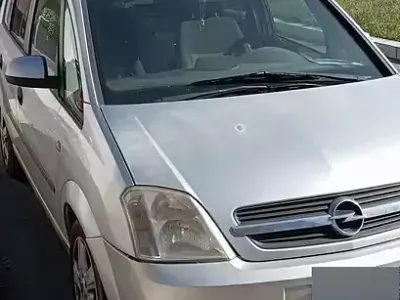 Usata Opel Meriva 101 CV (74 kW) 2005 Grigio Monovolume