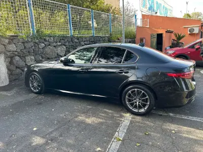 Usata Alfa Romeo Giulia Super 180 CV (132 kW) 2018 Nero Berlina