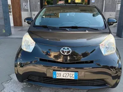 Usata Toyota iQ 68 CV (50 kW) 2009 Nero Utilitaria