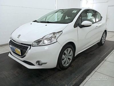 Usata Peugeot 208 Active 82 CV (60 kW) 2013 Bianco metallizzato Utilitaria