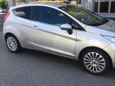Usata Ford Fiesta 82 CV (60 kW) 2009 Grigio Berlina