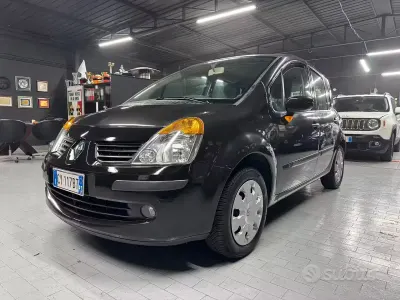 Usata Renault Modus 75 CV (55 kW) 2006 Nero Monovolume