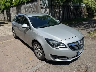 Usata Opel Insignia Sport 140 CV (102 kW) 2014 Grigio Station wagon