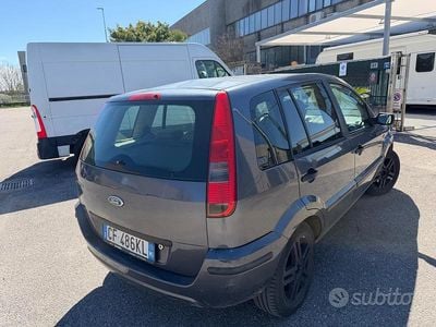 Usata Ford Fusion 101 CV (74 kW) 2003 Grigio Utilitaria