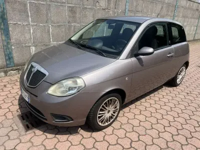 Usata Lancia Ypsilon Platinum 77 CV (56 kW) 2009 Grigio Utilitaria