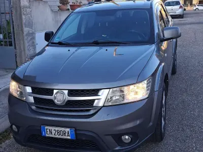 Usata Fiat Freemont Lounge 170 CV (125 kW) 2013 Grigio SUV