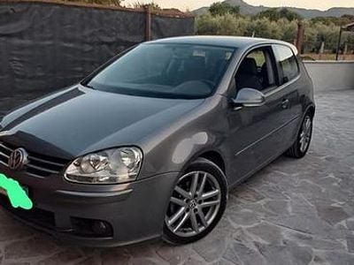 Usata VW Golf V 140 CV (102 kW) 2006 Grigio Utilitaria